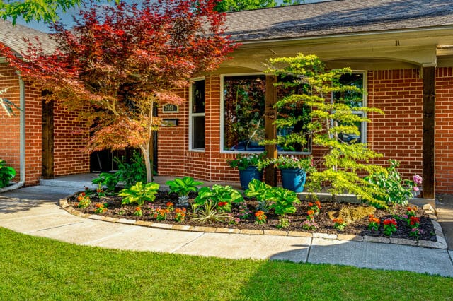 The front garden of a previous listing at 2300 Belleview Dr. Curb appeal is a basic home staging hack.